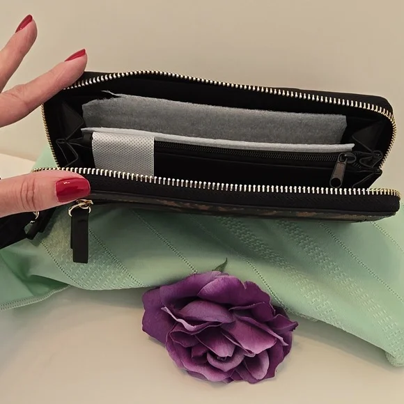 WOMEN'S NINE WEST ZIP AROUND FAUX LEATHER WALLET NWT - Picture 4 of 9